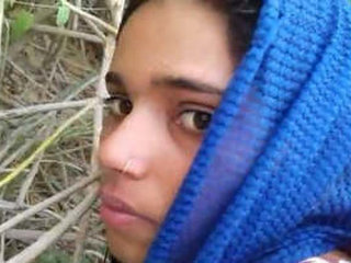 Indian lovers' outdoor romance: A sizzling rendezvous