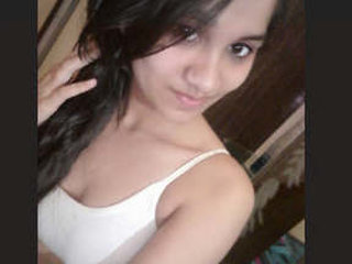 Indian girlfriend flaunts her breasts in close-up