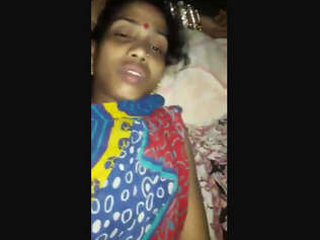 Indian wife pleases herself in homemade video