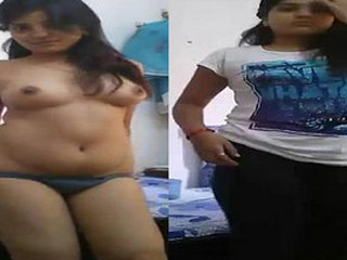 Indian beauty performs a seductive strip show