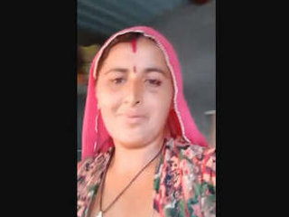 Indian homemaker sensually exhibits her curvy physique and intimate area for the camera