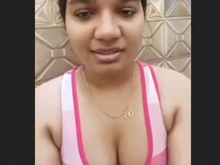 Indian aunty displays her breasts