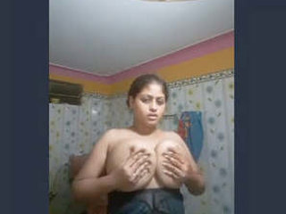 Indian beauty seduces with her ample bosom