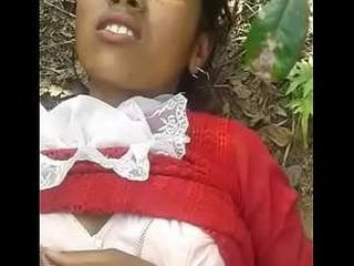 Indian prostitute engages in outdoor sex