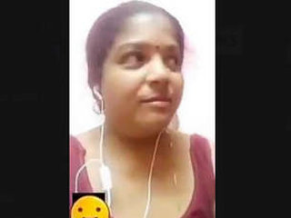 Indian housewife reveals her breasts during a video chat