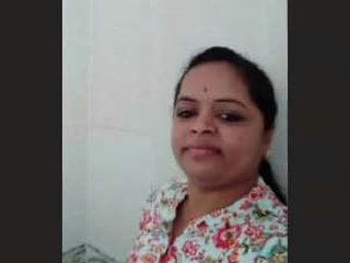 Indian wife masturbates during video chat