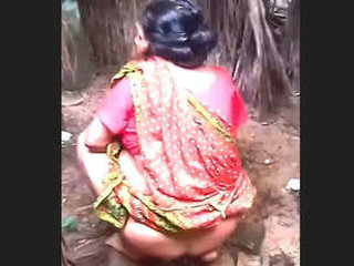 Indian village wife's sensual bathroom break