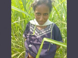 Village bhabi engages in outdoor sexual activity