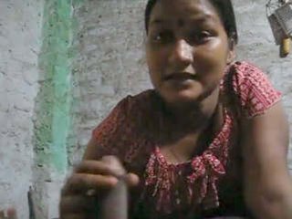 Desi bhabhi gives a sloppy blowjob and a handjob in the countryside