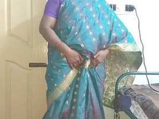 Indian aunt reveals her breasts and vagina in Telugu video