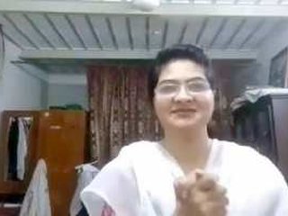 A Pakistani housewife's intimate cam show with her partner