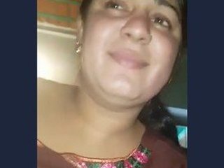 Sizzling hot Pakistani bhabhi in action