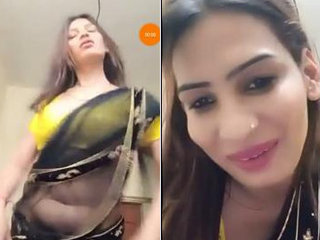 Bigo Ruksa performs belly dance, revealing her attractive stomach