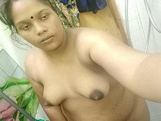 Indian aunt's nude performance