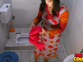 Indian amateur couple Sunny and Sonia have intense shower sex