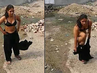 Pakistani escort strips down and talks dirty