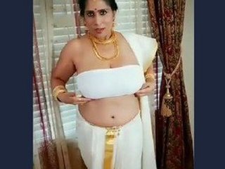 Desi girl with sensitive nipples in arousing video