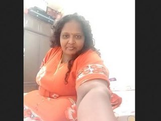 Indian aunt displays her sensual vagina