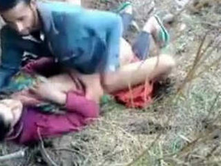 Kashmeri bhabi enjoys outdoor sex