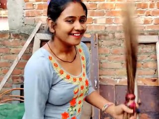 Desi's Indian video blog features her big boobs