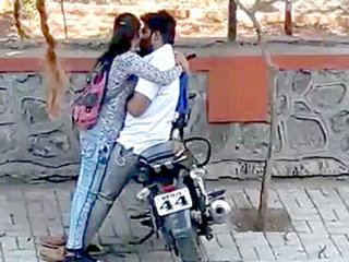 Desi couple's outdoor romance in HD video