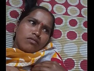 Cute Desi bhabhi in erotic video