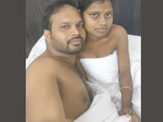 Desi couple from village fucks in hotel room