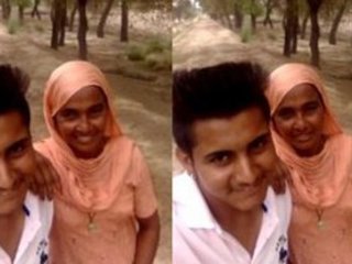 Bhabi's big boobs get squeezed by Dewar