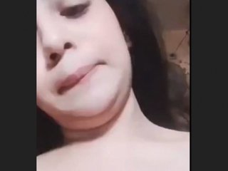 Stunning babe flaunts her shaved pussy and big butt in seductive display