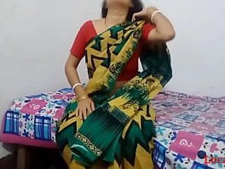 Desi Indian girl Mon gets fucked by her boyfriend in viral video