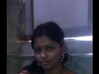 Curvy Indian bhabhi bares her hairy pussy in explicit video