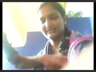A pretty girl from Lucknow goes to a cafe for a date