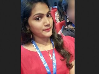 Watch a stunning teen get down and dirty in this steamy MMS video