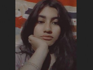 Adorable Indian girl Desi flaunts her body in a steamy video