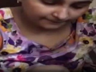 Big boobs teen girl gives blowjob in MMS scandal video