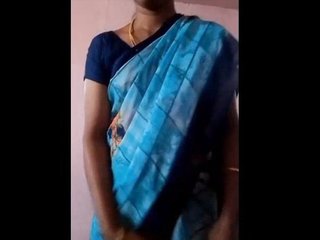 Tamil aunty's sensual striptease in a saree