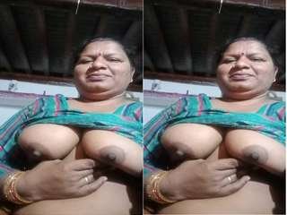 Indian babe's solo masturbation session