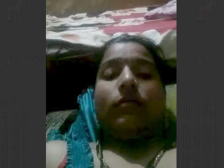 Desi bhabhi uses her fingers for pleasure in this telegu video