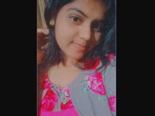 Cute girl updates with solo masturbation and fingering