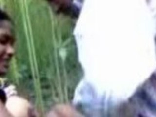 Desi maid from Bangladesh has sex with Indian driver in the woods