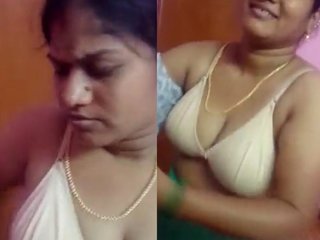 Desi Aunty's busty body on full display
