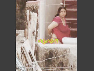 Desi aunty gets caught on camera