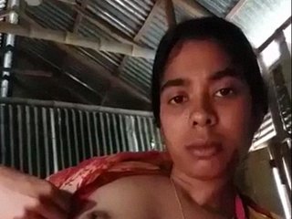 Local sexy Hillbilly girl Comilla shows off in nude MMS video