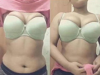 Boudi from Bengal records steamy videos for her husband