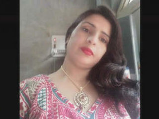 Mature Desi Aunty gets fucked hard in video