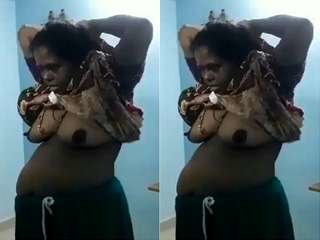 Tamil Bhabhi flaunts her big boobs in exclusive video