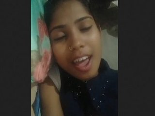 Desi bhabi flaunts her big boobs in a seductive video