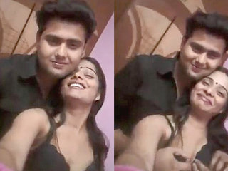 Hot Bhabhi gets squeezed by Dewar while at work