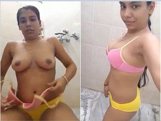 Amateur Indian girl Ritu flaunts her big boobs and pussy