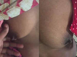 Desi aunty's boobs press her bf in a steamy video